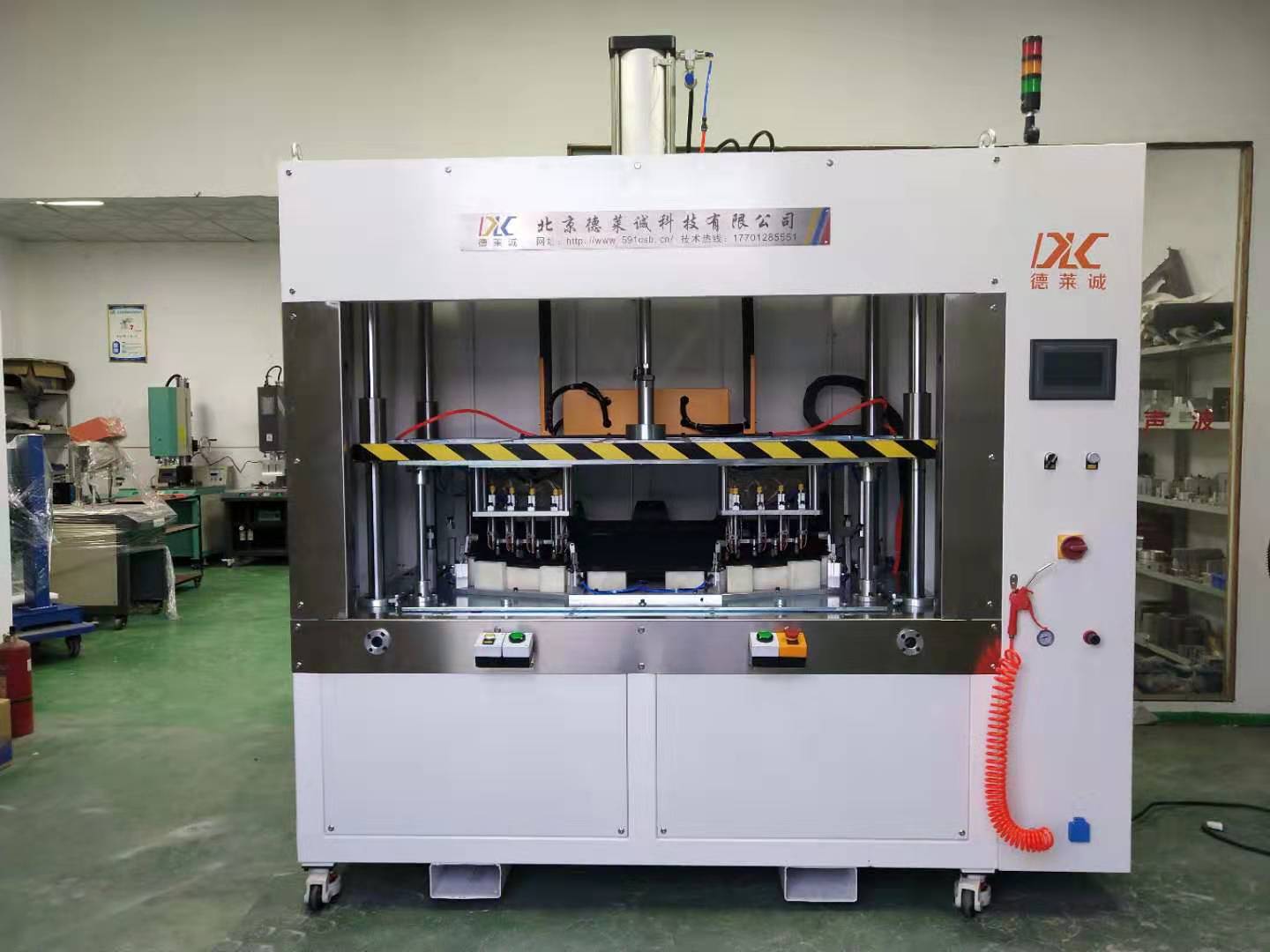 多点热铆焊接机